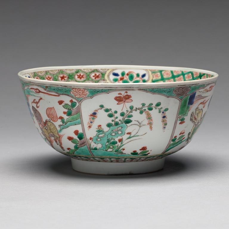 SKÅL, porslin. Qingdynastin, Kangxi (1662-1722).