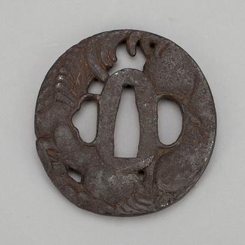 TSUBA, järn, Japan, 1800-tal. Signerad.