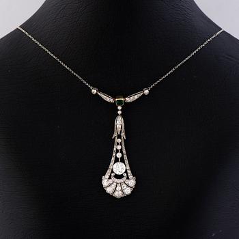 A PENDANT, old and 8/8 cut diamonds, emerald, platinum. Art Deco, c. 1920s.