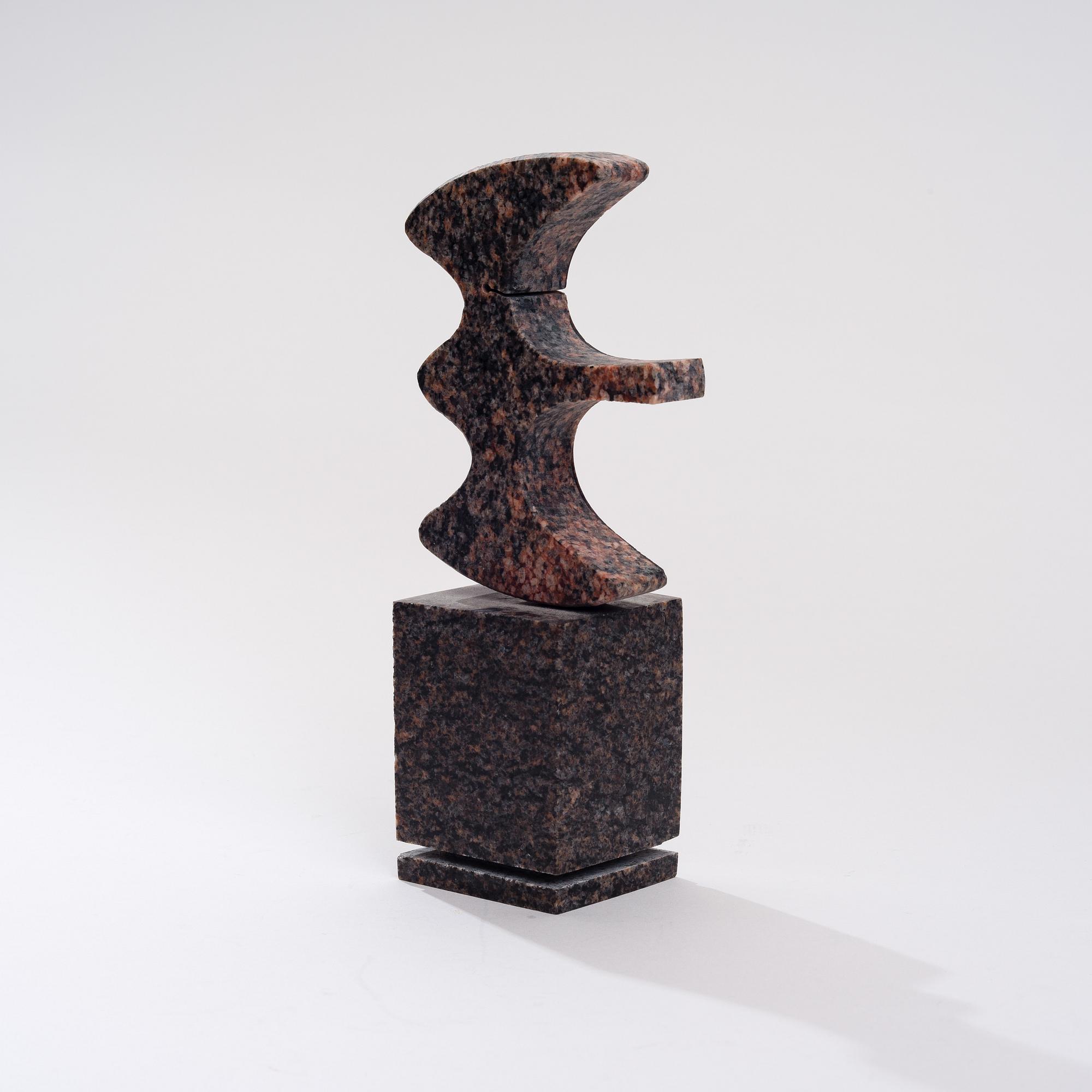 ARVO SIIKAMÄKI, skulptur, granit, signerad och daterad 2009.
