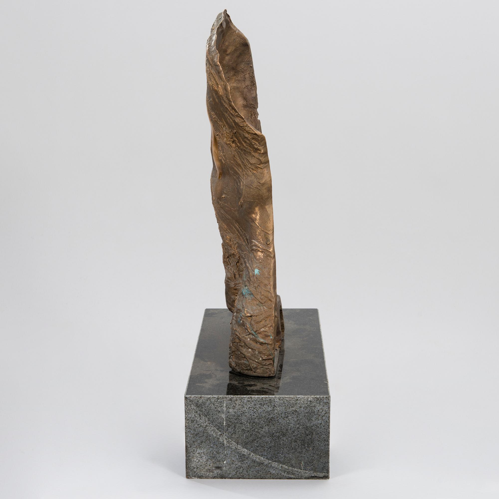 OLLI JOKI, veistos, pronssi, signeerattu j a päivätty 2002, numeroitu 3/3.