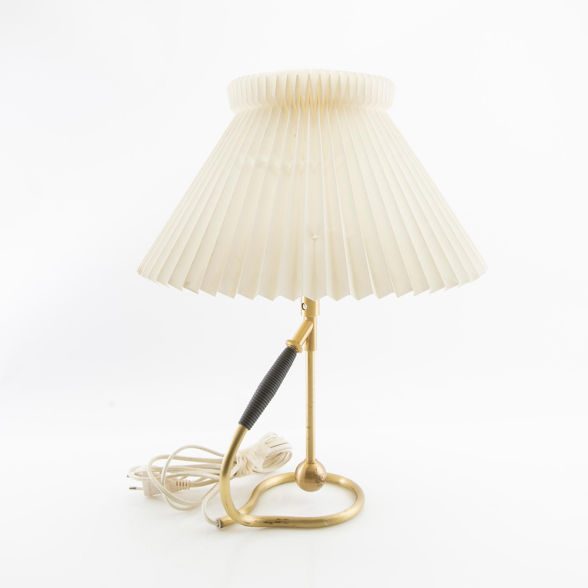 Kaare Klint, Bordslampa modellnr 306 Le Klint Danmark 1900-talets mitt.