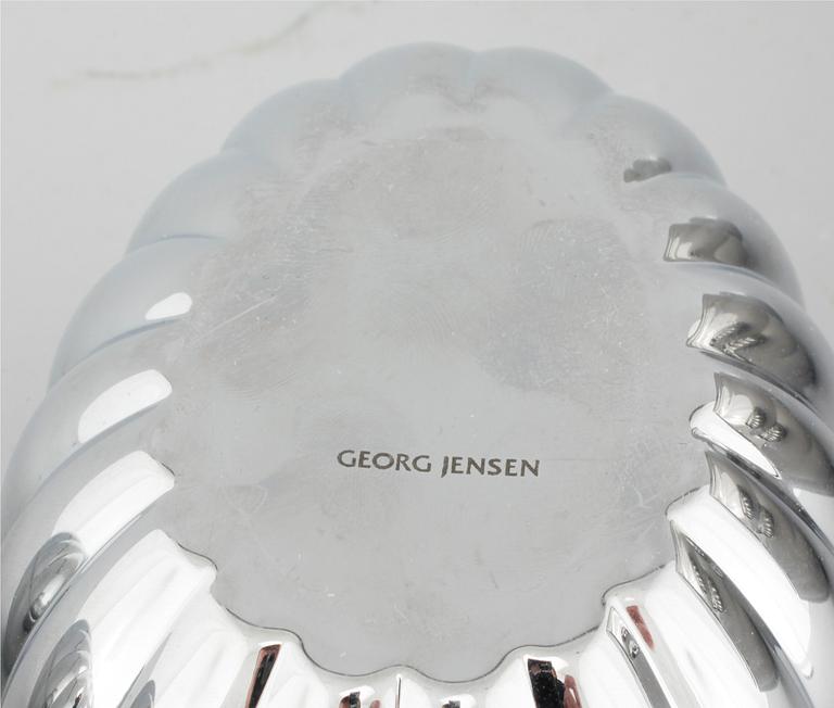 TERMOSKANNA samt PÅSKÄGG, 2 st, rostfritt stål, delvis Sigvard Bernadotte, Georg Jensen, 2000-tal.