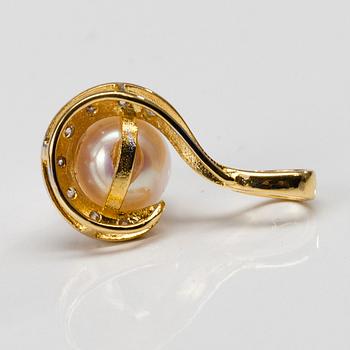 RIIPUS, 14K guld, pärla, små diamanter. Vikt 1,7 g.