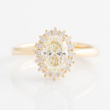 Ring with oval diamond and brilliant-cut diamonds. Accompanied by GIA report.