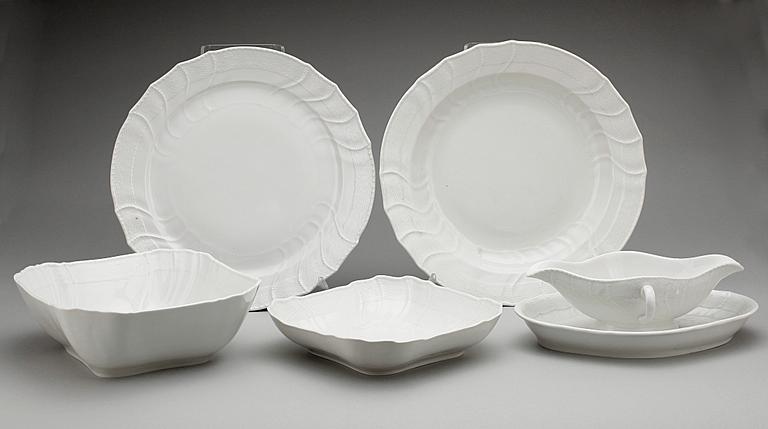 MATSERVIS, 67 delar, porslin, KPM, Berlin sent 1800-tal/tidigt 1900-tal.