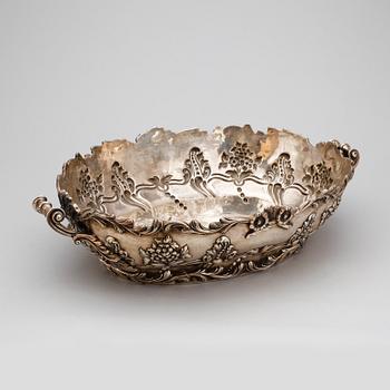 JARDINJÄR, silver, London 1914. Vikt ca 2960 gram.