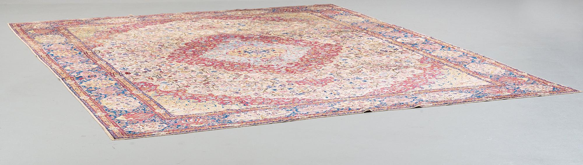 CARPET. Semi-antique Silk Kashan. 428 x 315,5 cm.