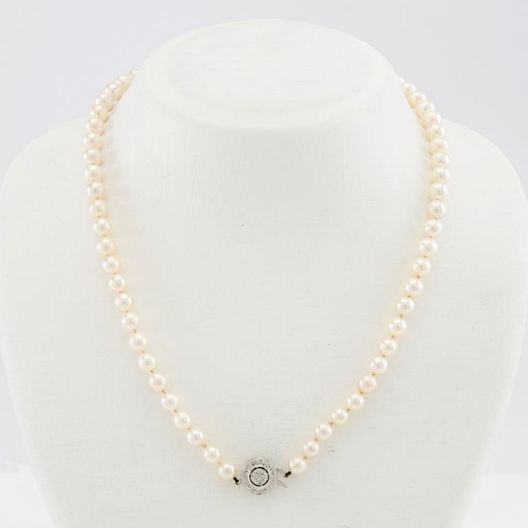 Necklace of cultured pearls, clasp 18K white gold with diamonds.