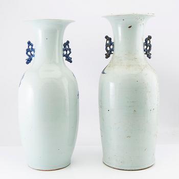 Two Chinese blue and white vases, 20th century.