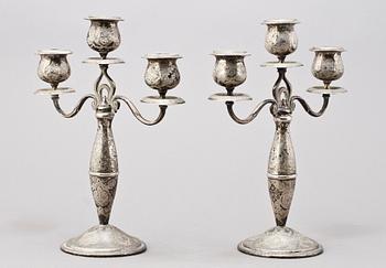 KANDELABRAR, ett par, silver, orientaliska, 1900-talets första hälft. Tot. v. ca 1515 g.