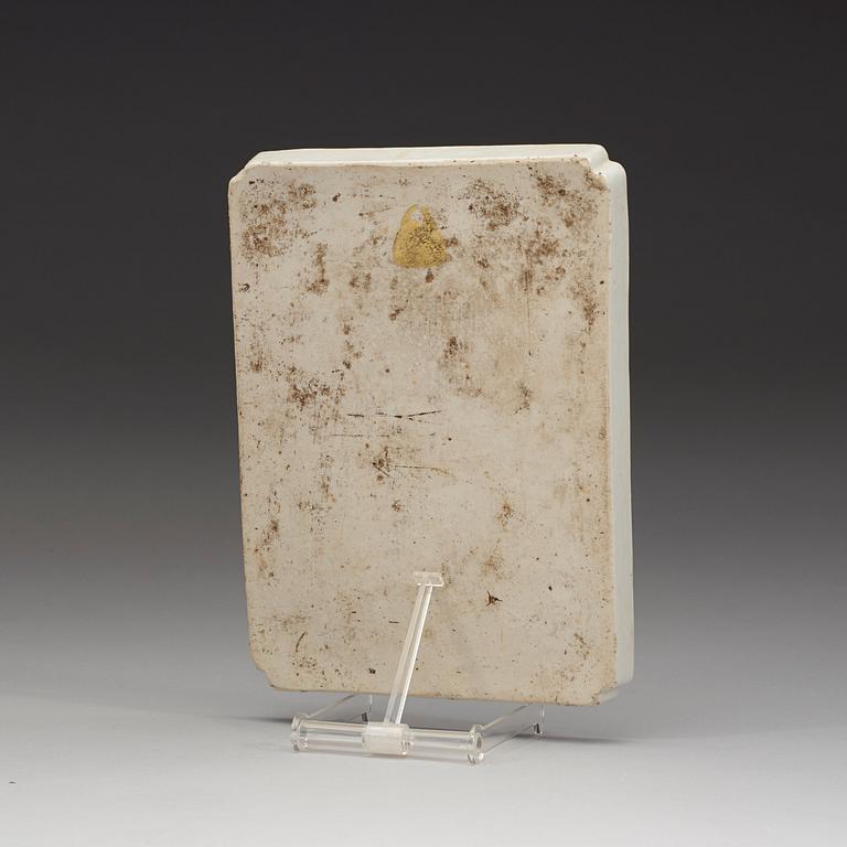 BRICKA, porslin. Sen Qing dynasti (1644-1912).