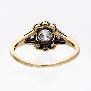 Ring 14K guld med gammalslipade diamanter ca 0,50 ct totalt, storlek ca 16,5/52.