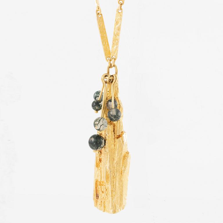 Björn Weckström, A necklace in 18K gold with agate "Kultapuu" for Lapponia, Finland.