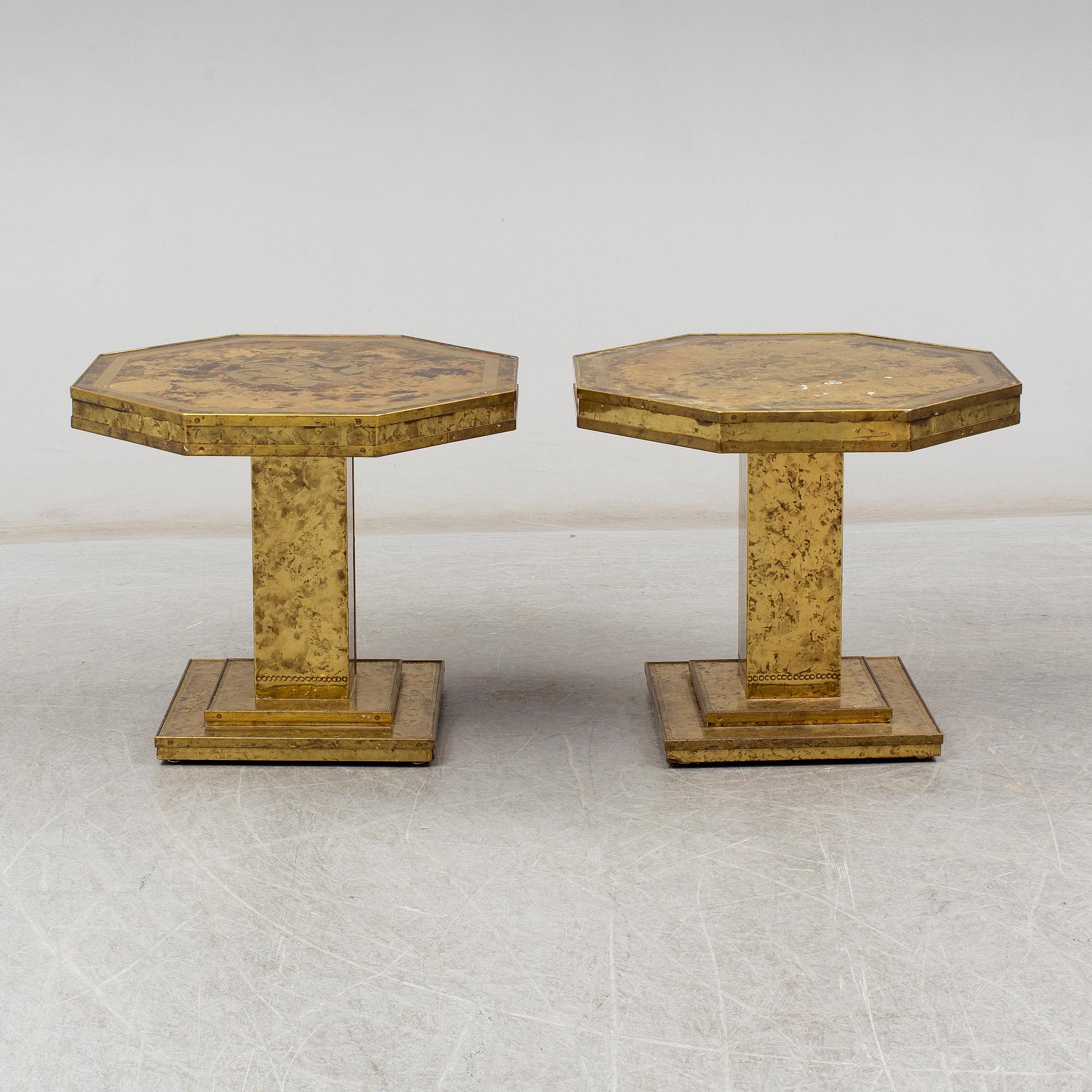 A pair of coffee tables, late 20th century.