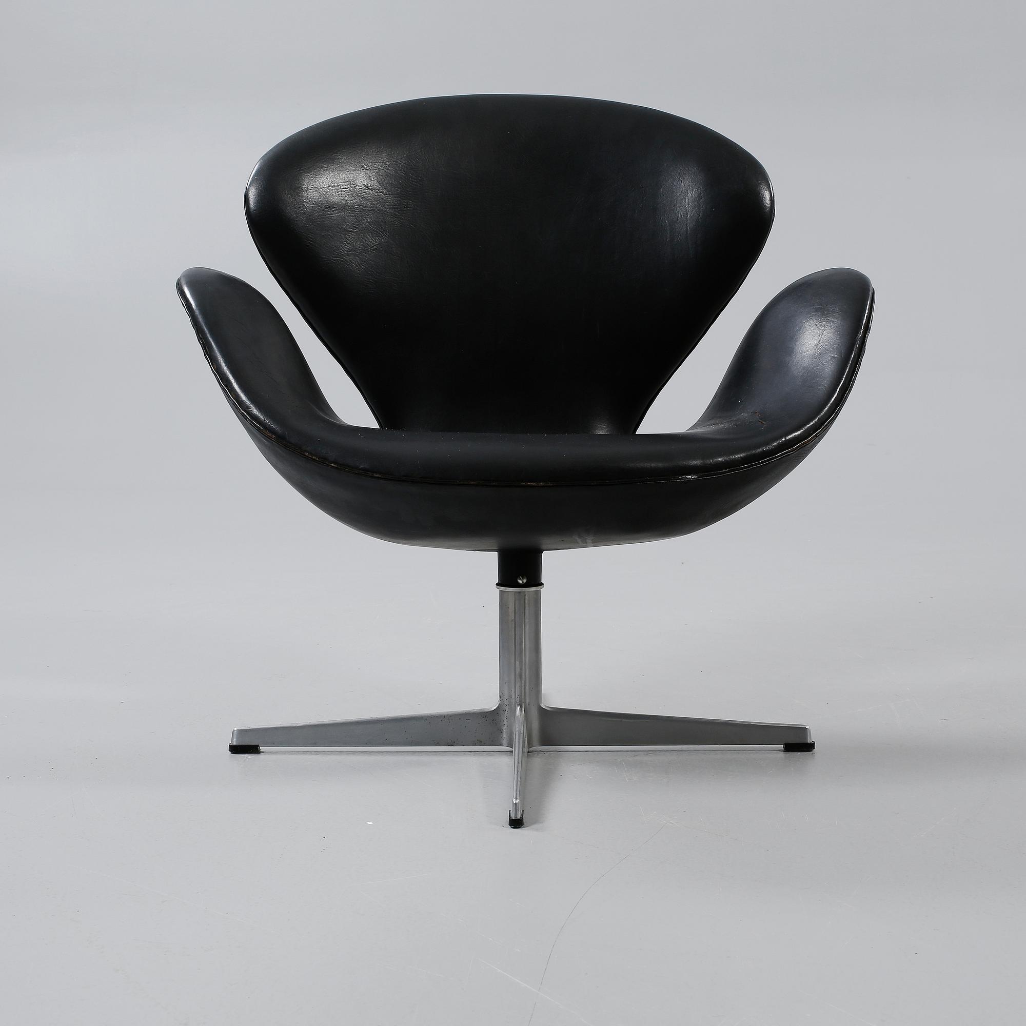 ARNE JACOBSEN, fåtölj, "Svanen", Fritz Hansen, Danmark, 1900-talets andra hälft.