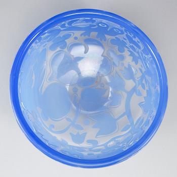 BERTIL VALLIEN, a glass bowl from Boda Åfors, 1988.