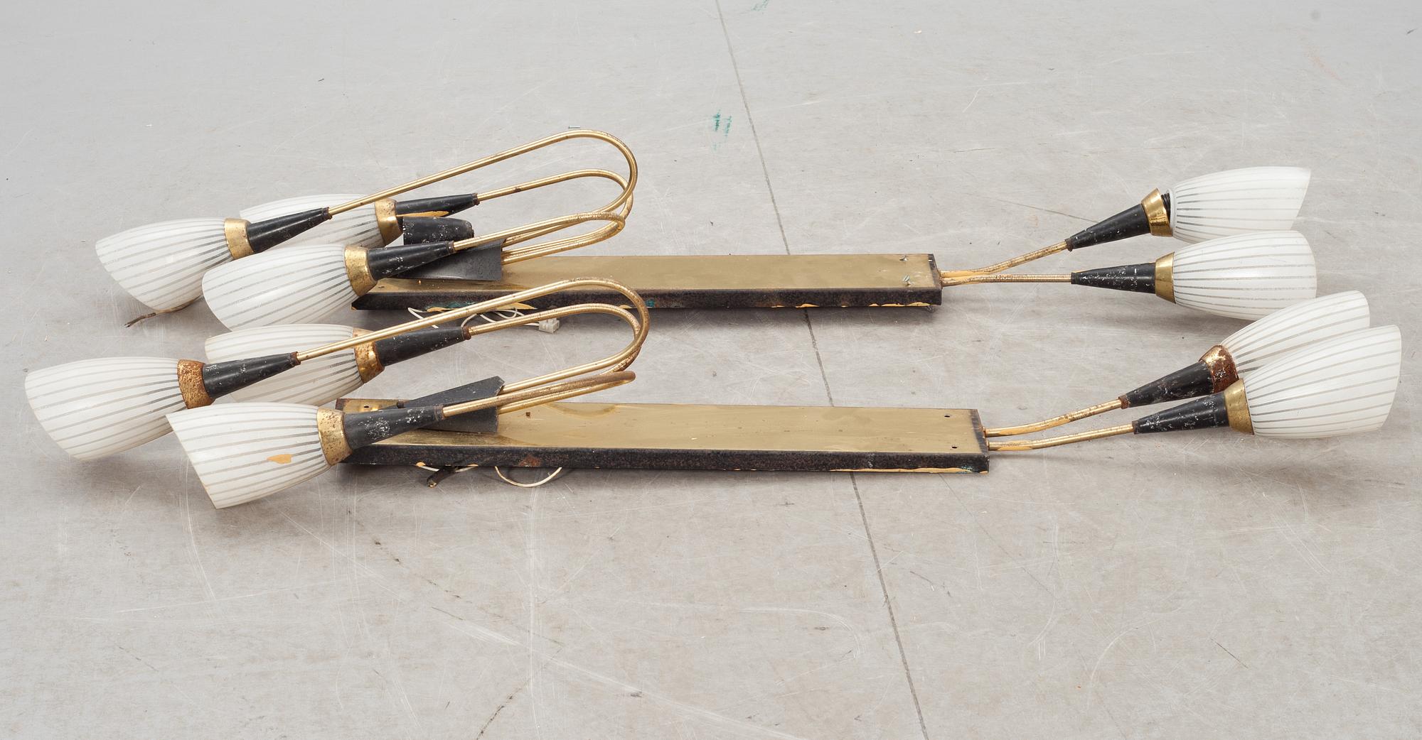 VÄGGLAMPOR, ett par, 1900-talets mitt.