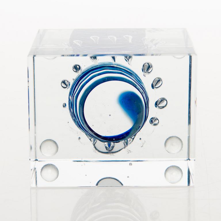 OIVA TOIKKA, An annual glass cube, signed Oiva Toikka Nuutajärvi.