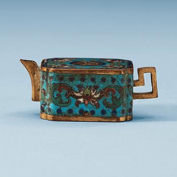 1365. MINIATYRVATTENDROPPARE, cloisonné. Qing dynastin (1644-1912).
