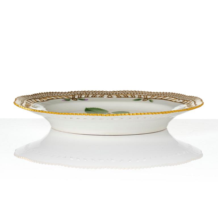 Gallerkorg med fat, porslin. 'Flora Danica', Royal Copenhagen, Denmark, 1900-tal.