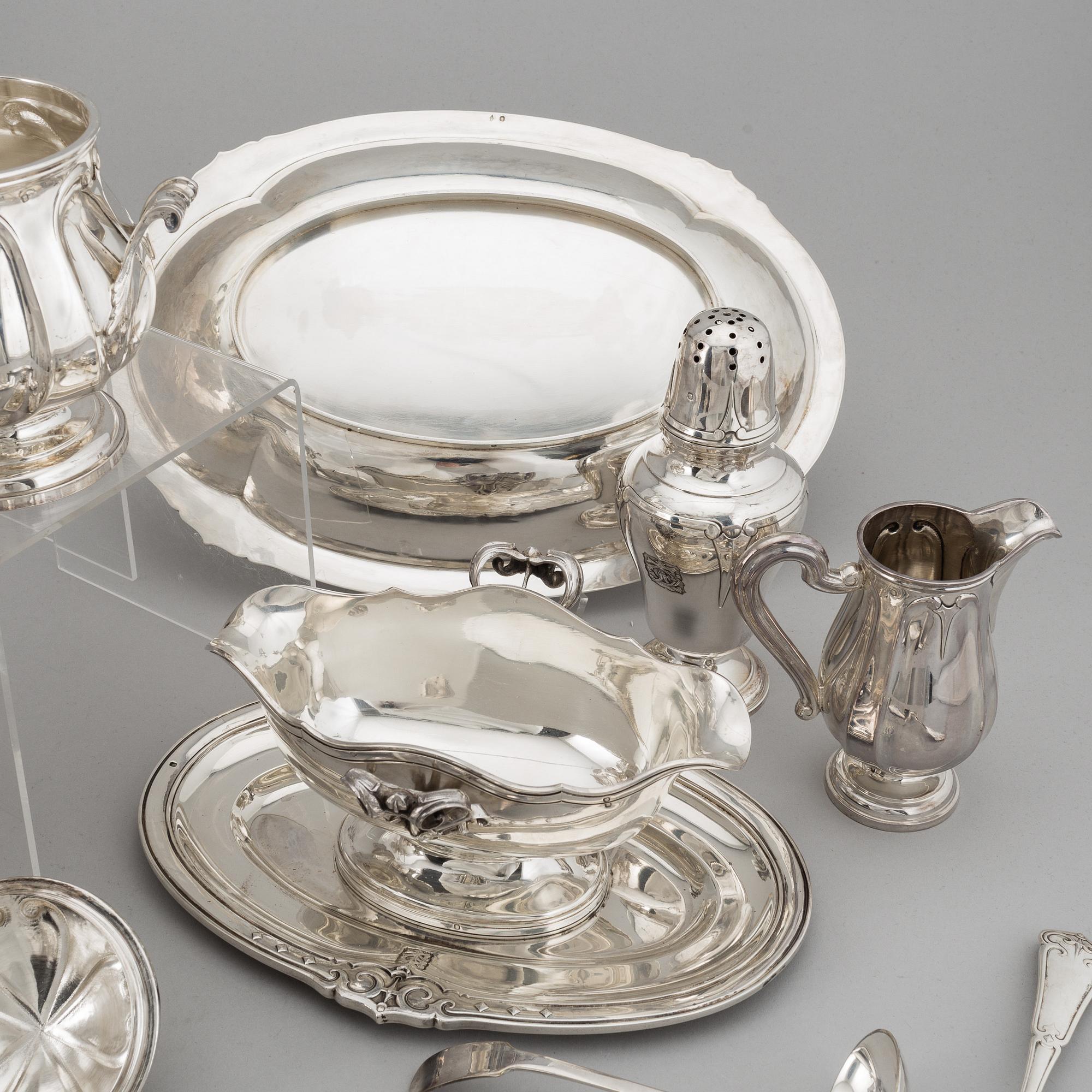 A French 20th century silver 950/1000 service, marked EC, Paris.