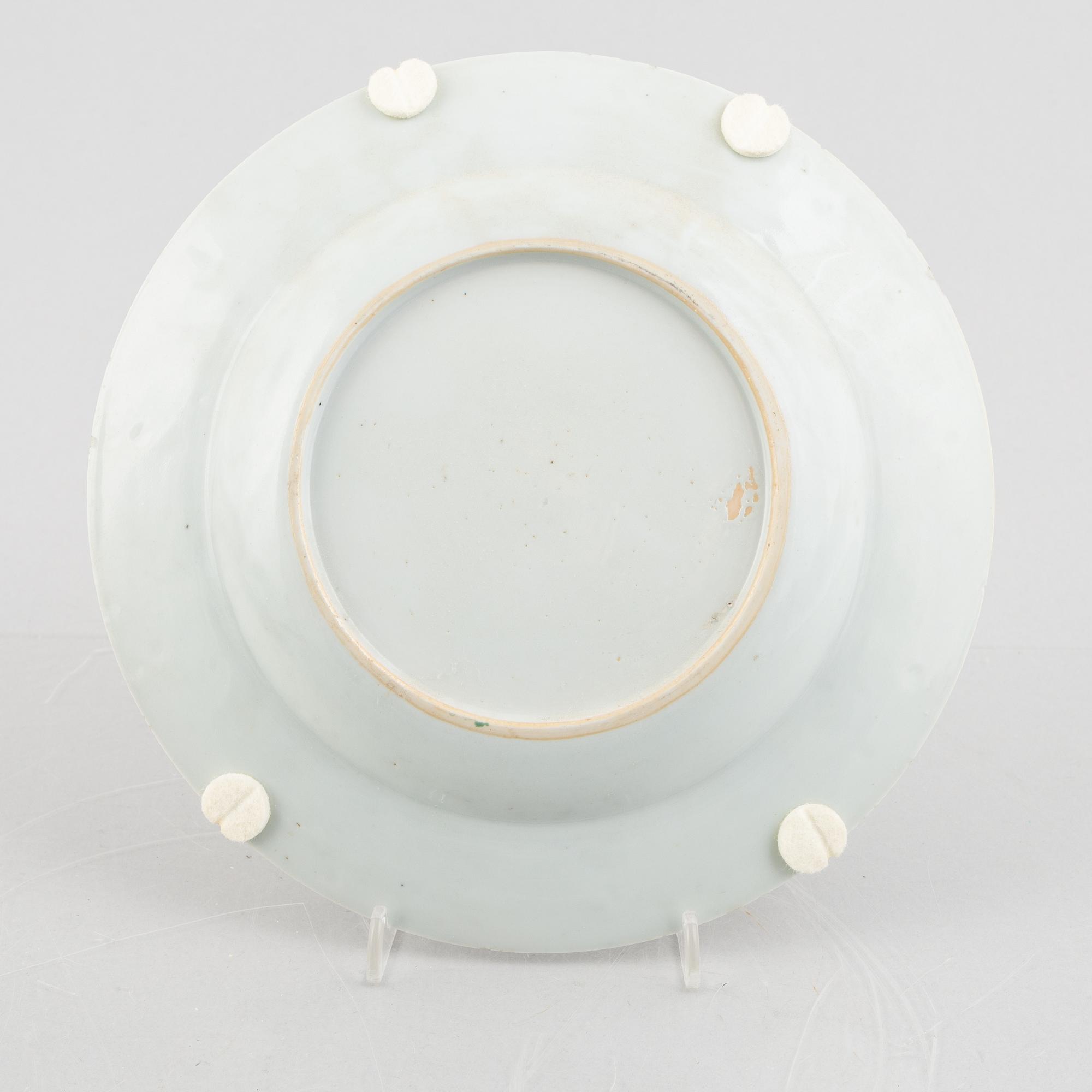 A group of three Chinese famille rose porcelain plates, Qing dynasty, Qianlong (1736-95).