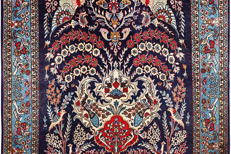 A carpet, Sarouk, ca 255 x 155 cm.