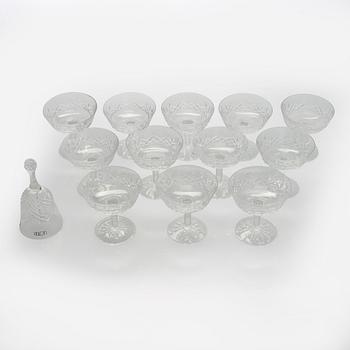 Jälkiruokamaljoja / samppanjalaseja, 12 kpl Waterford ja pöytäkello, 1960/70-luku.