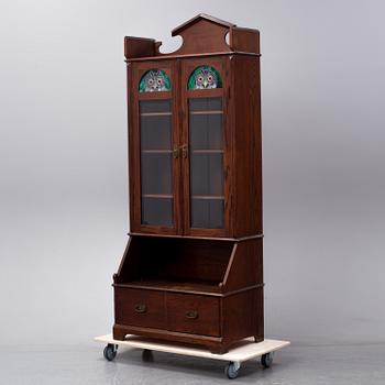 A oak cabinet from the early 20th century.