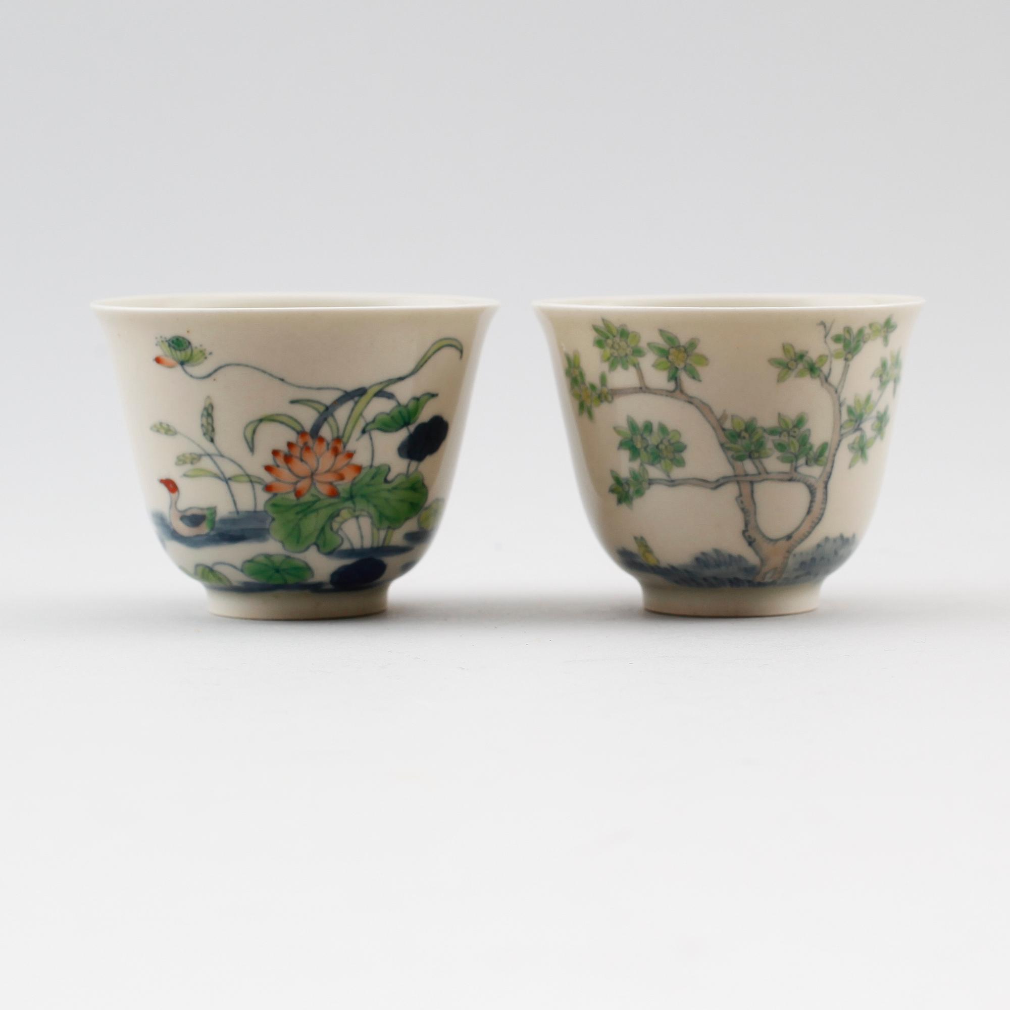 KOPPAR, 2 st, porslin, Kina, med Kangxi sex karaktärers märke, 1900-tal.