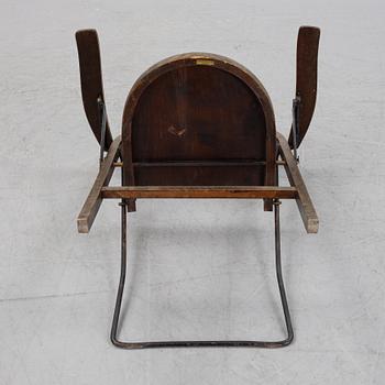 A model 5560 'Stackmo' collapsible stained beech chair, Gemla, Diö, 1930's.