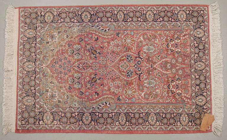 BÖNEMATTA, siden, Kashmir. Ca 180x121 cm.