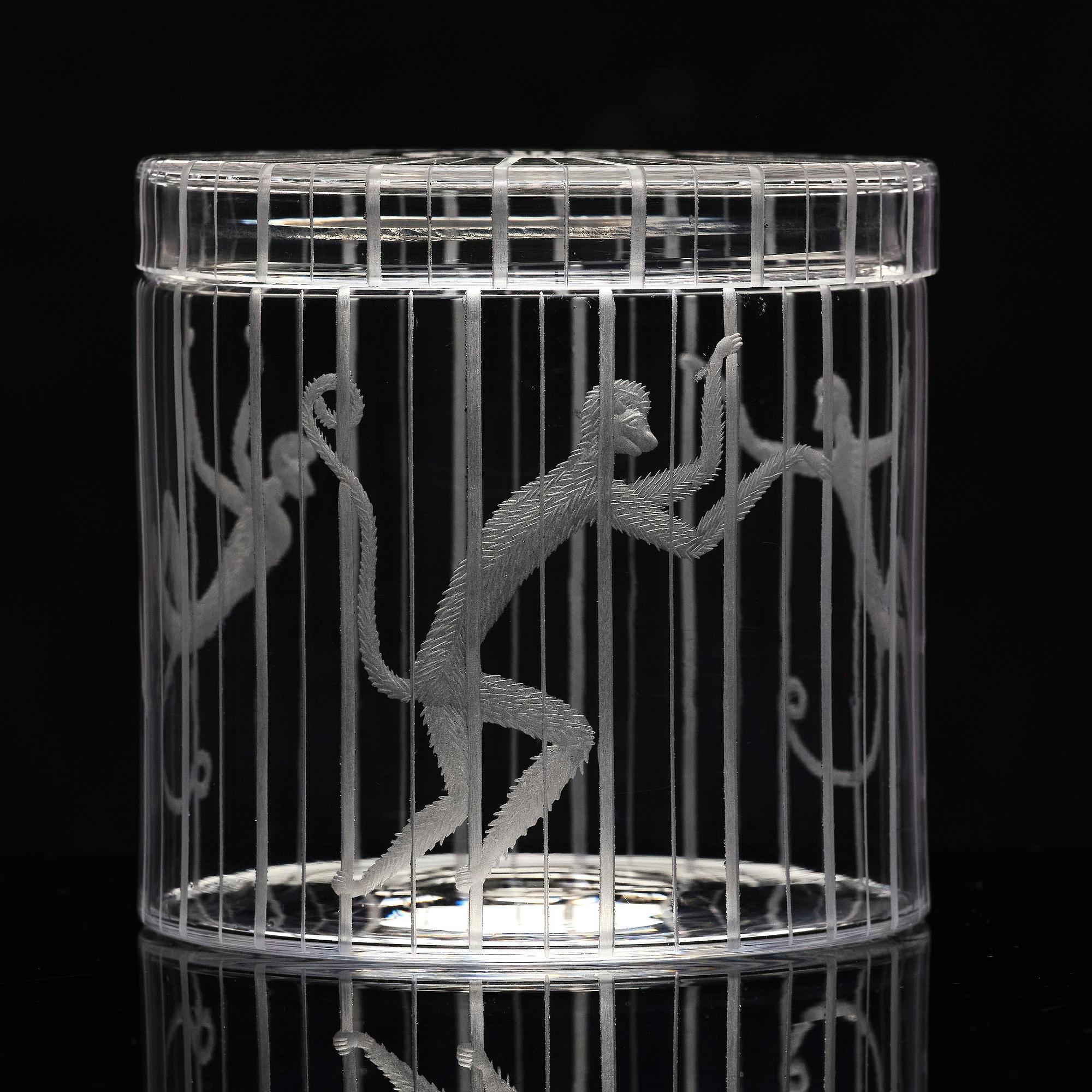 Edward Hald, an engraved lidded "Apburen" jar, Orrefors 1930.
