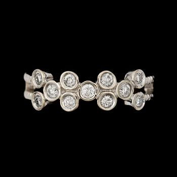 RING, 14k vitguld med briljantslipade diamanter tot ca0,55ct. 2000-tal. Vikt 3,7g.