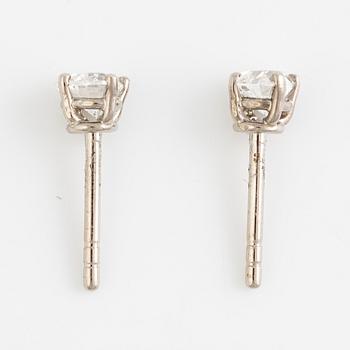 Örhängen, 18K vitguld med hjärtslipade diamanter totalt 0.60 ct. Medföljande GIA dossier.