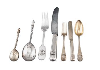 124. 72 PIECE SET OF CUTLERY.