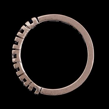 RING, 18 k vitguld, briljantslipade diamanter samt 5 safirer, svenska stämplar 1987.