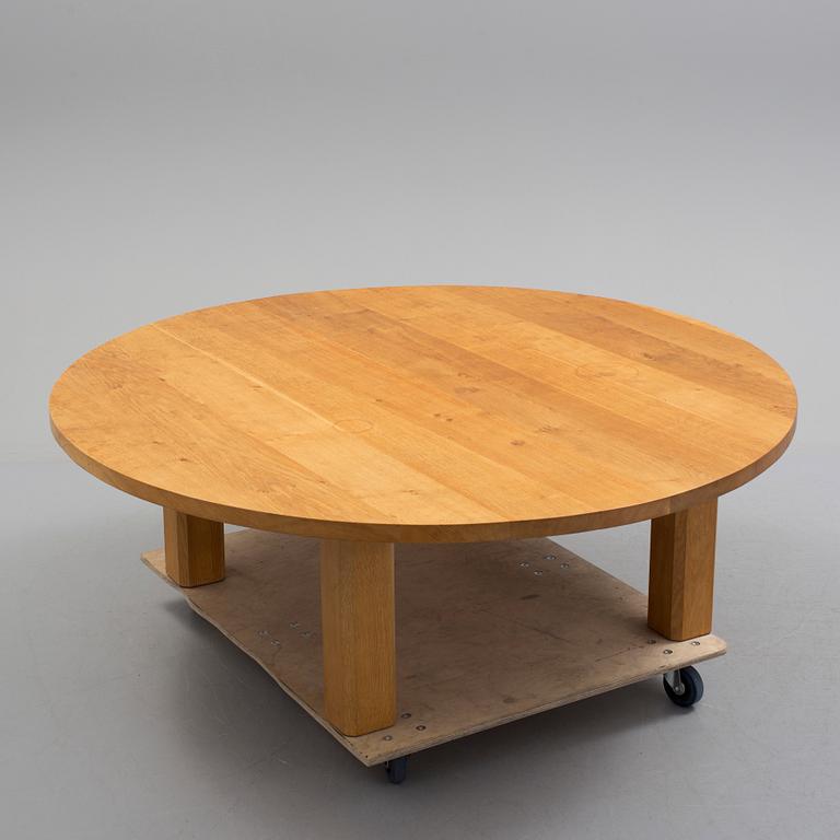 A late 20th century oak table.