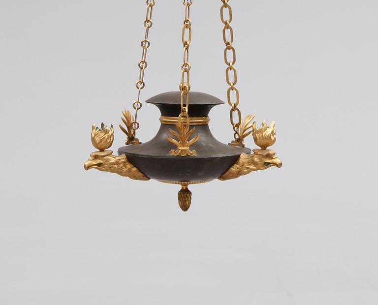 TAKAMPEL, empire, 1800-talets första hälft. Höjd ca 60 cm.