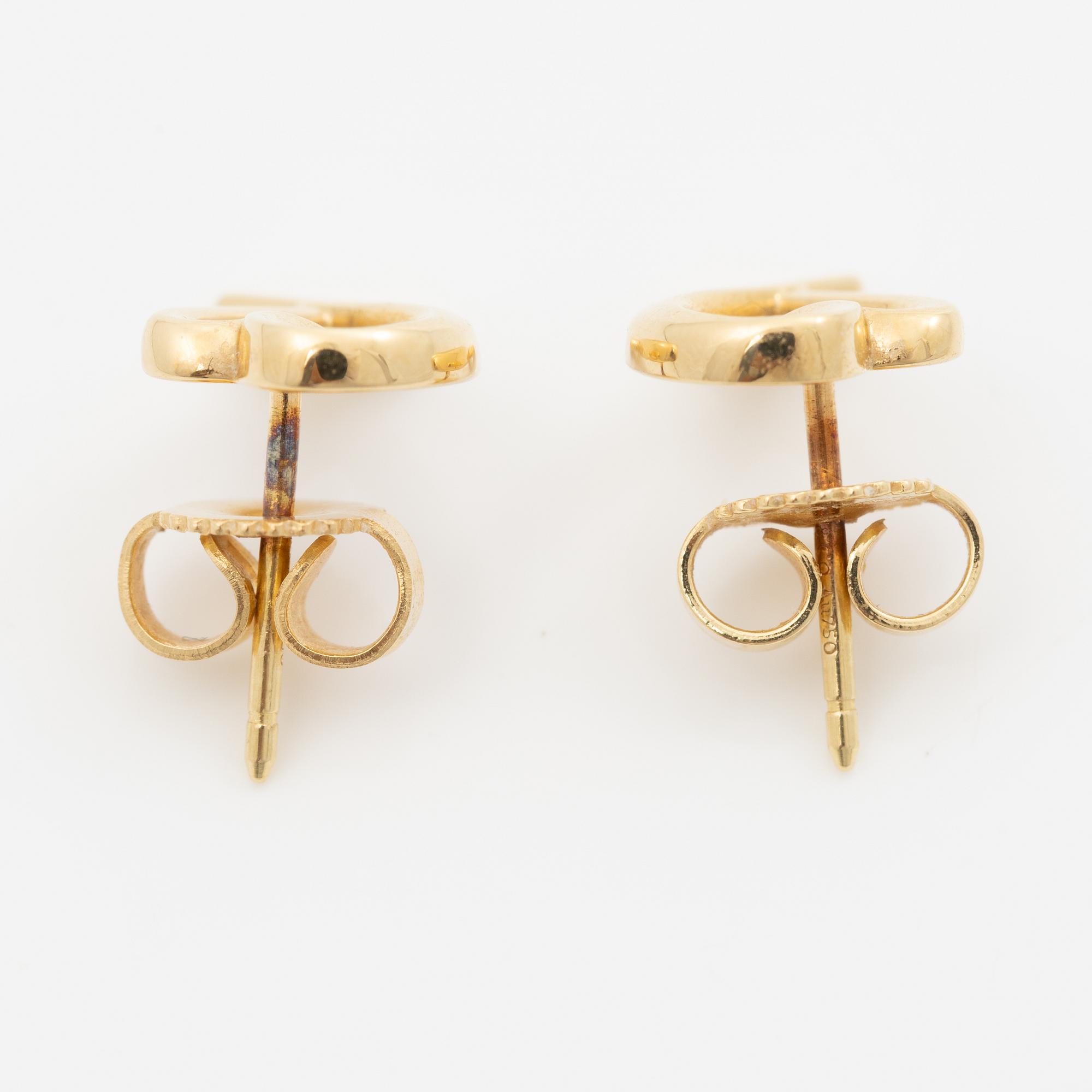 Tiffany & Co a pair of earrings 18K gold in the shape of hearts design Paloma Picasso.