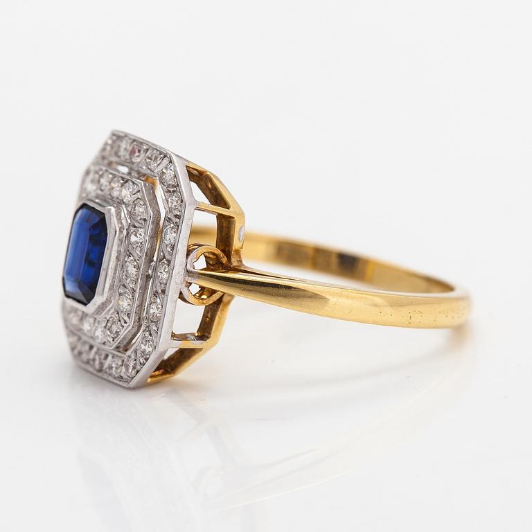Ring, 18K guld, safir och diamanter ca 0.32 ct totalt.