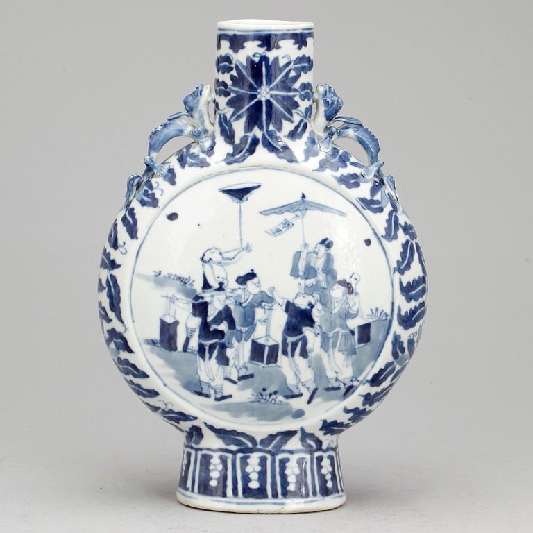PILGRIMSKRUS, porslin, Kina, 1800-tal.