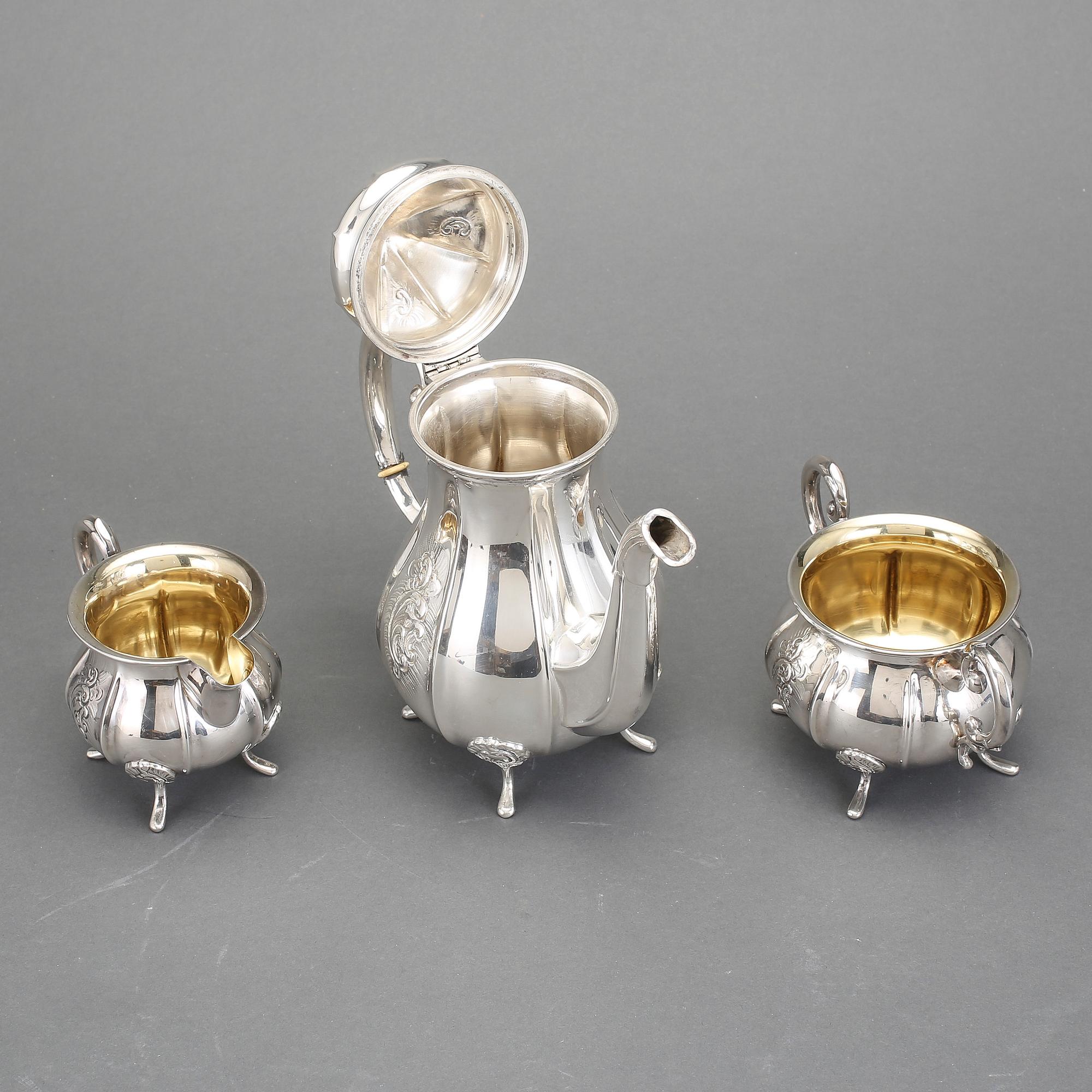 KAFFESERVIS, 3 delar, silver, rokokostil, svenska importstämplar. Total vikt ca 969 gram.