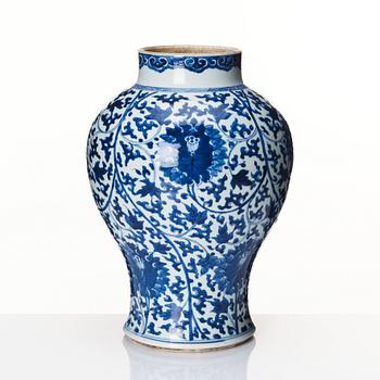 A blue and white lotus jar, Qing dynasty, Kangxi (1662-1722).