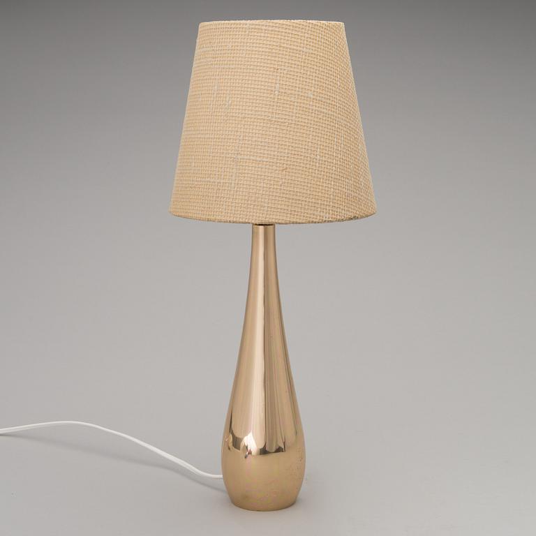 MAURI ALMARI, A BRASS TABLE LAMP. K 11-22, for Idman. Finland, mid 20th century.