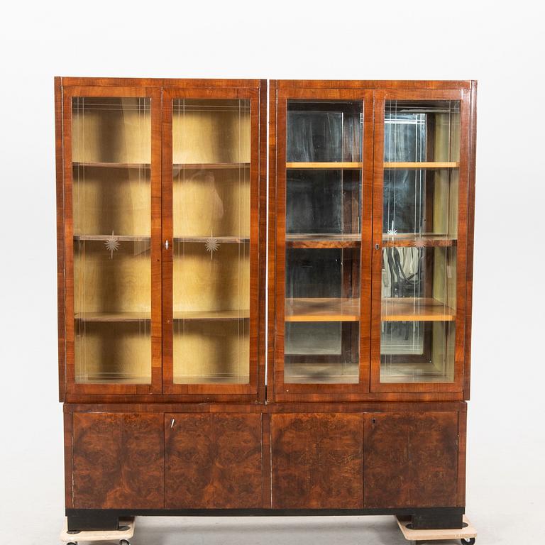 A stined walnut display cabinet from the first half of the 20th century.