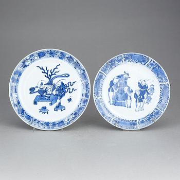 TALLRIKAR, 2 st, porslin. Kina, 1800-tal.