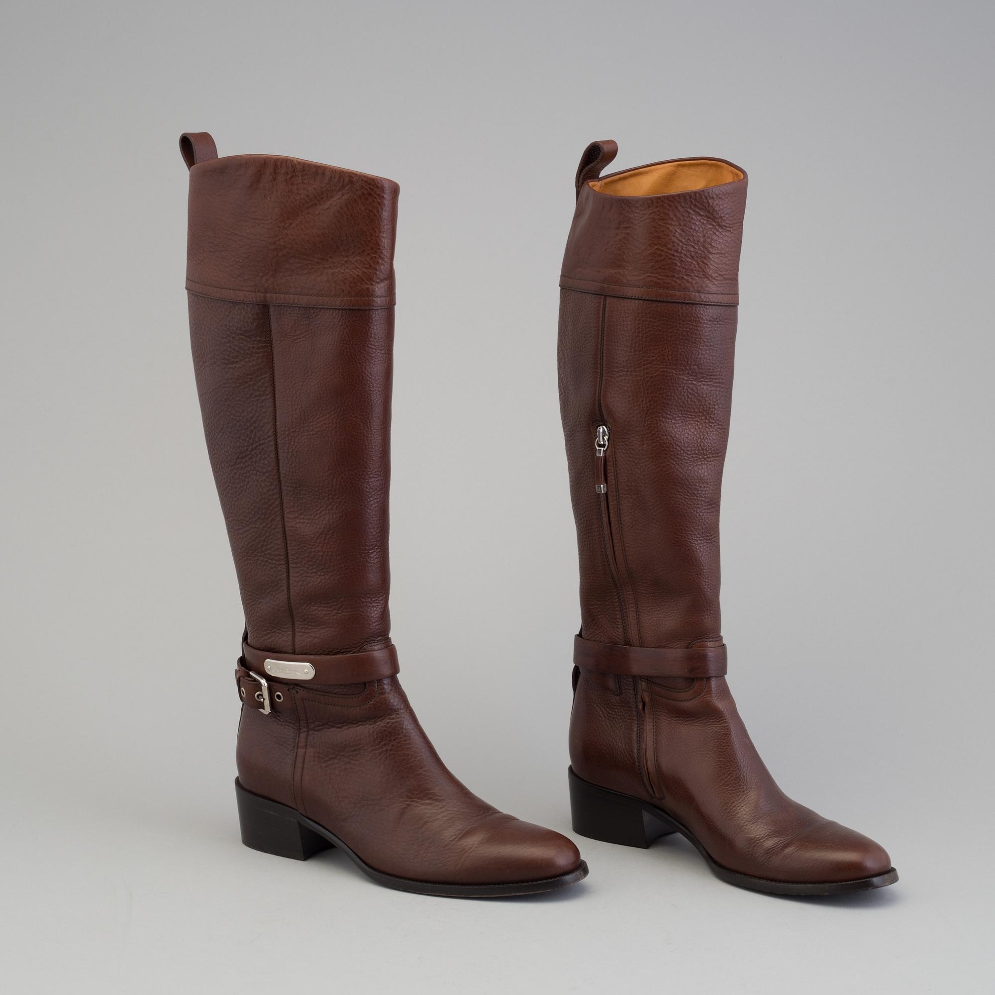 A pair of Ralph Lauren leather boots, size 8 B.