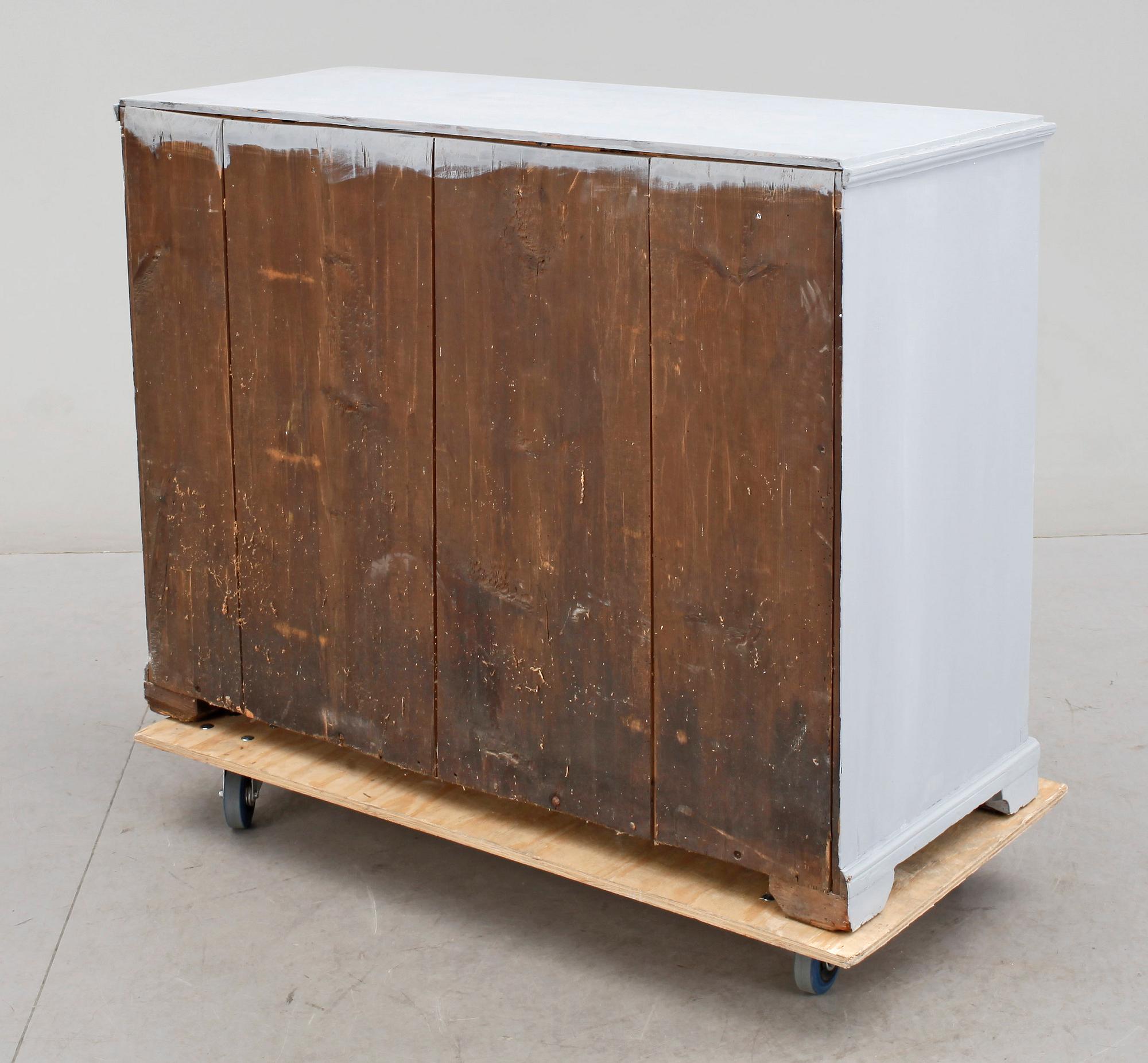 BYRÅ, gustaviansk stil, omkr 1900.